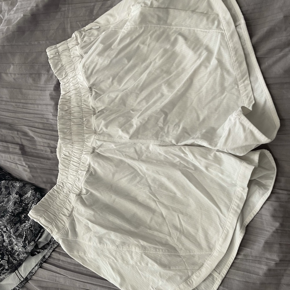 Lululemon TRACK THAT 5 inch size 10 short